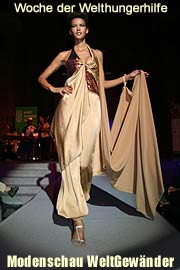 Modeschau "Weltgewänder" in der Allerheiligen Hofkirche der Münchner Residenz. (Foto: Martin Schmitz)